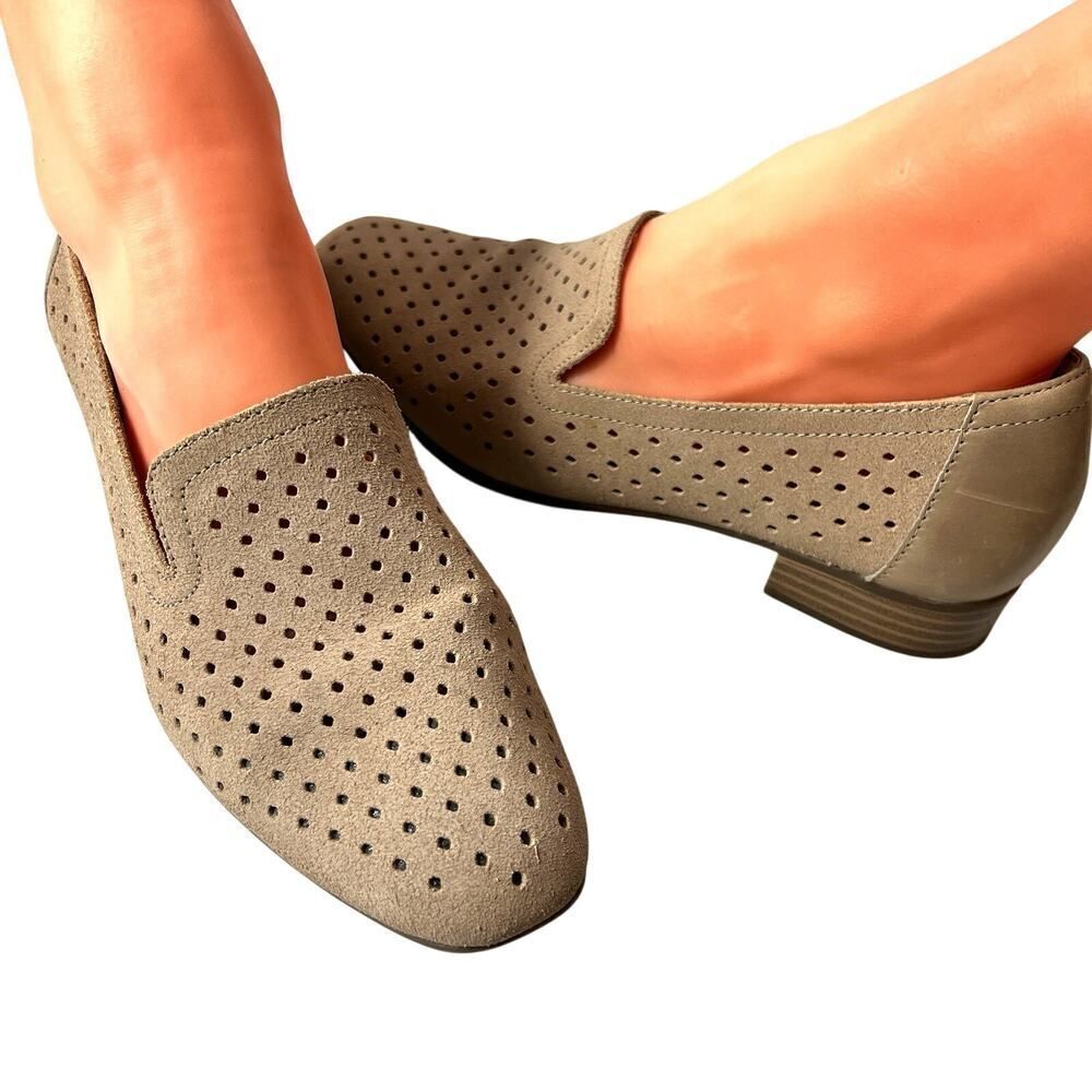 Clarks Collection Women 8M Comfort Casual Beige Leather Slip On Perforated Flats